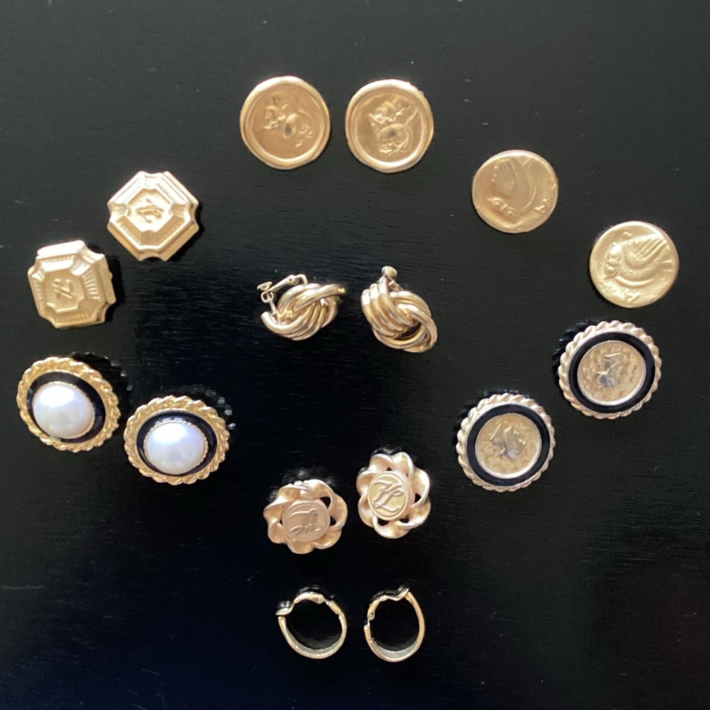 Set of 8 vintage statement clip on earrings